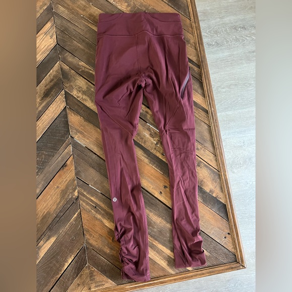 Lululemon leggings w/ pockets & ankle details - Picture 2 of 5